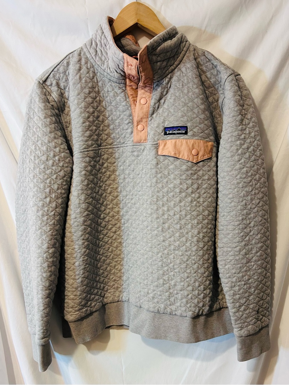 Patagonia Women’s Diamond Quilted Snap T Pullover Sweatshirt Gray Peach Trim L